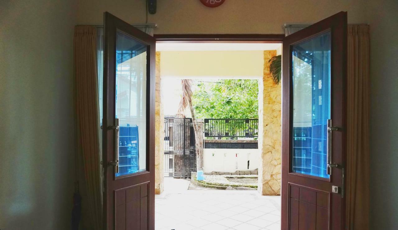 Green Surabaya Homey Exterior foto